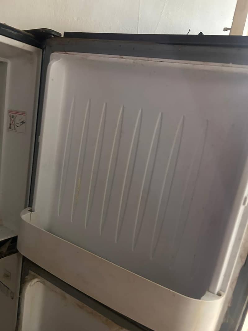 FRIDGE 4