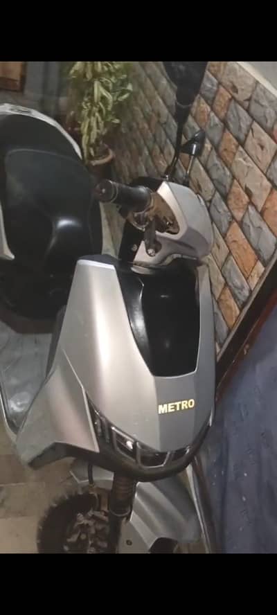 metro electric Scooty