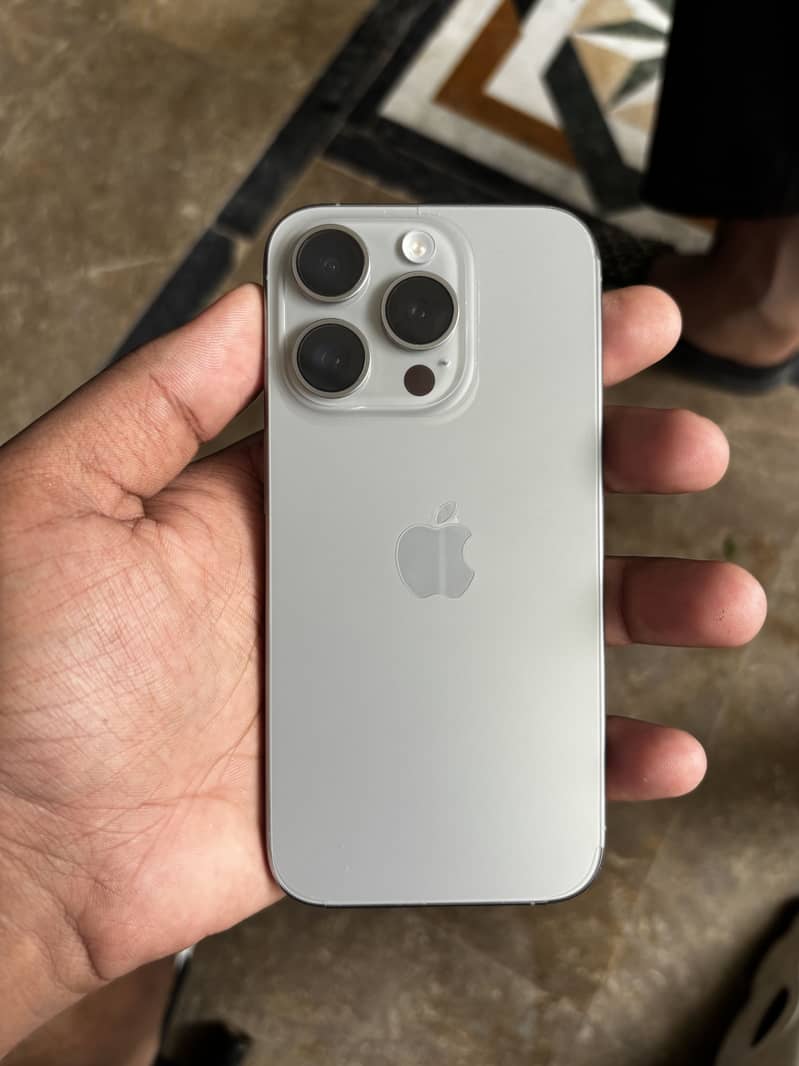 Apple iPhone 15 Pro 0