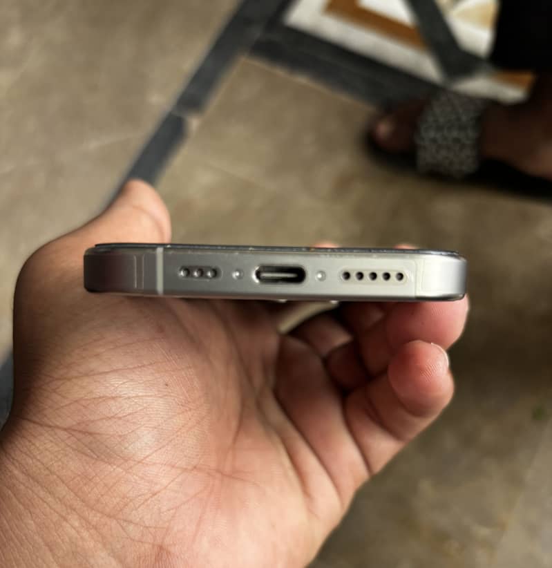 Apple iPhone 15 Pro 3