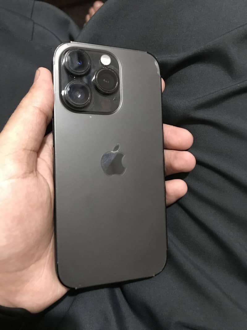 iPhone 14 pro 4