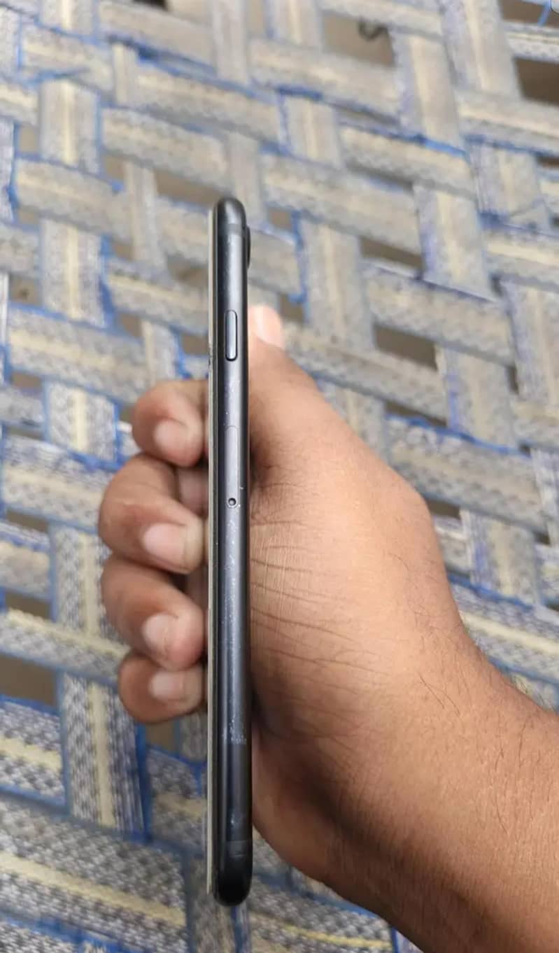 Apple iPhone 7 2