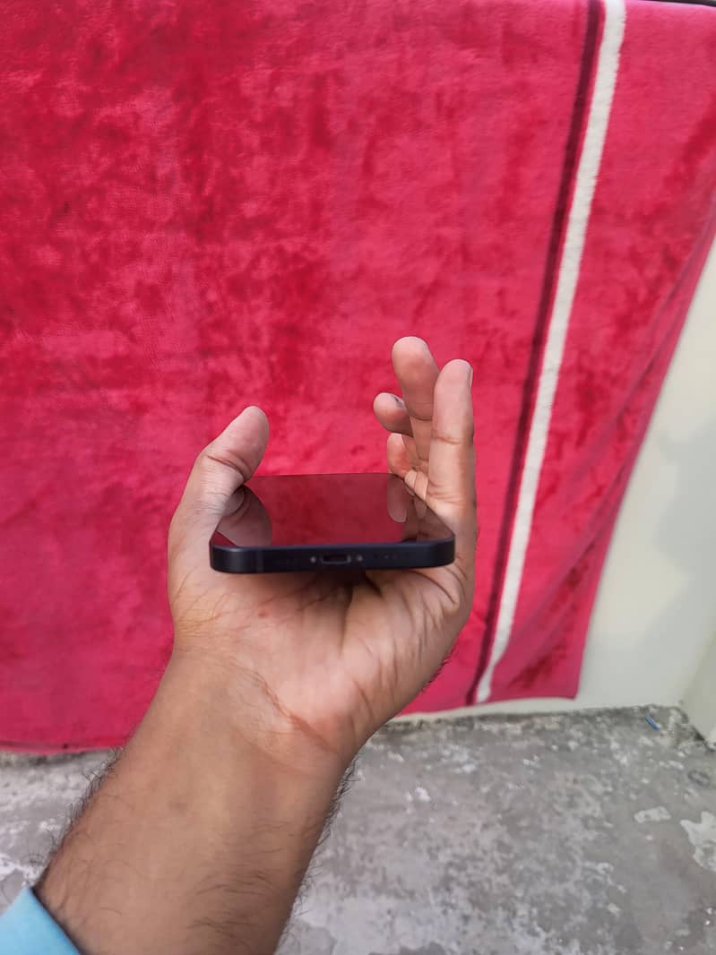 Apple iPhone 13 5