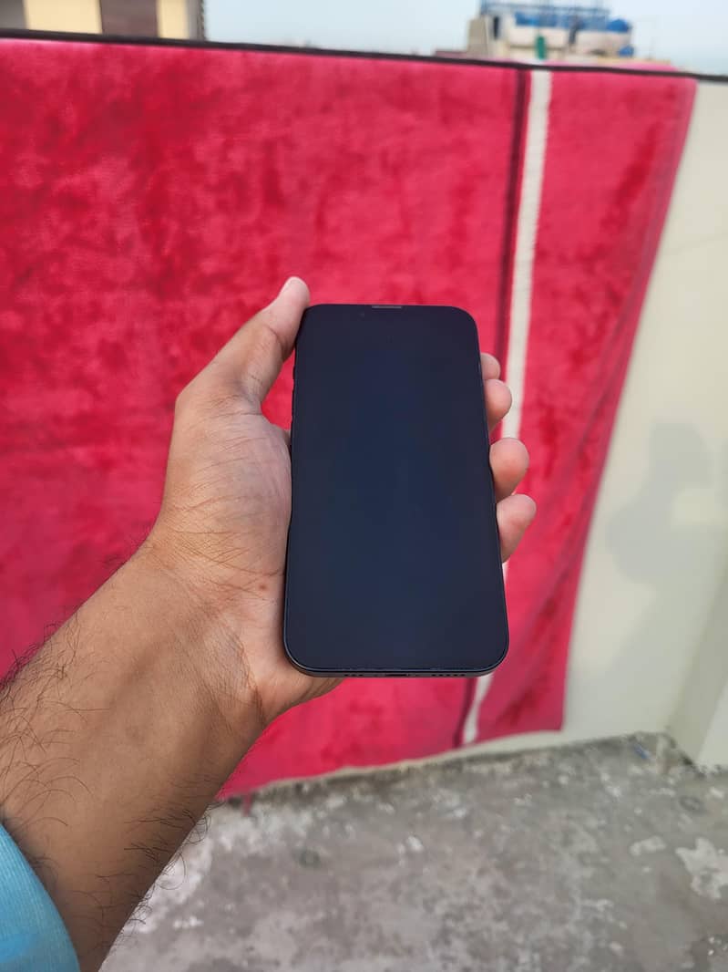 Apple iPhone 13 6