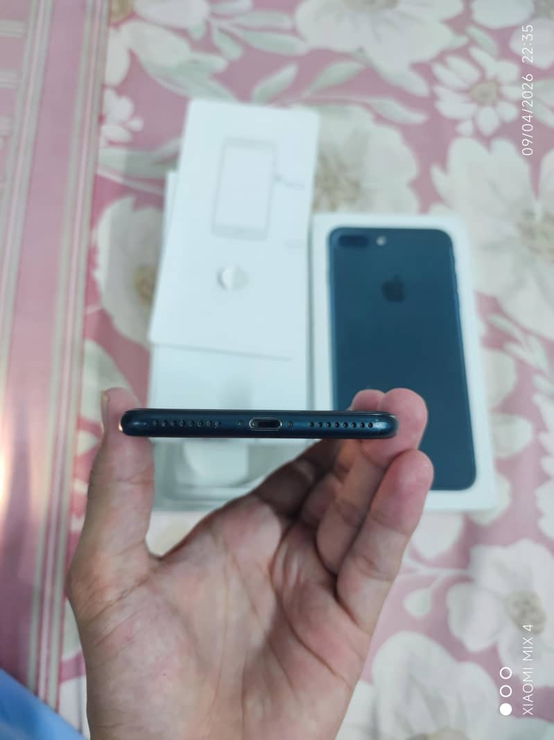 Apple iPhone 7 Plus 0