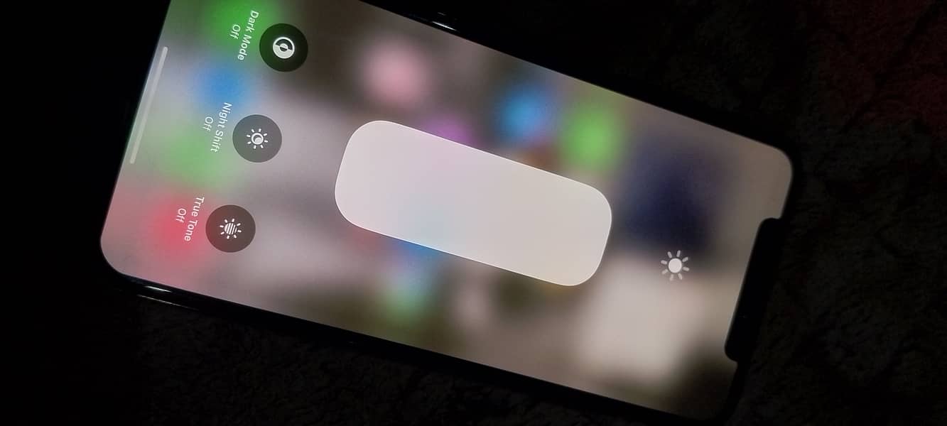 Apple iPhone XS Max 10