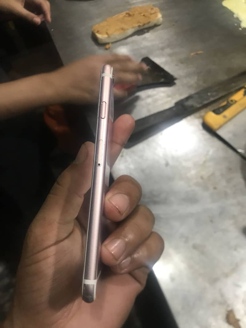 Apple iPhone 6S 4