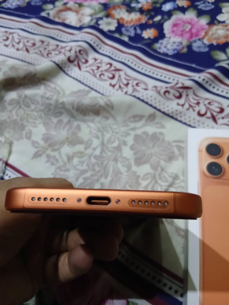 Apple iPhone 17 Pro Max 4