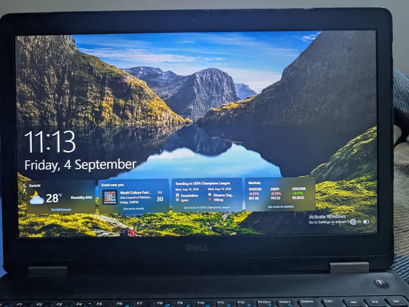 Latitude E5570 0