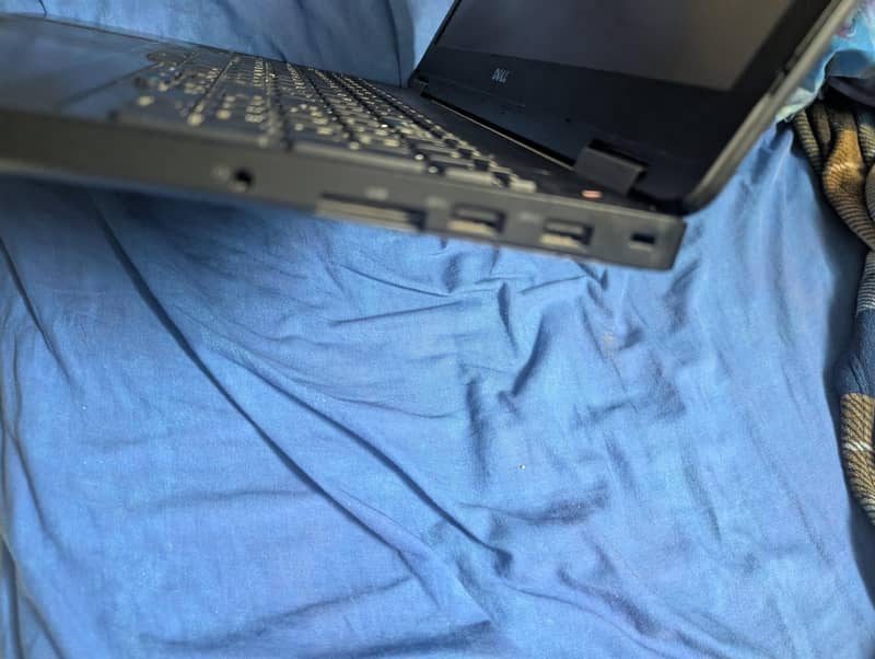 Latitude E5570 2