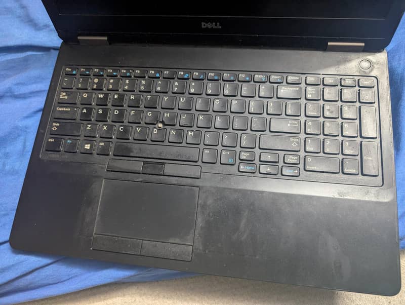 Latitude E5570 4