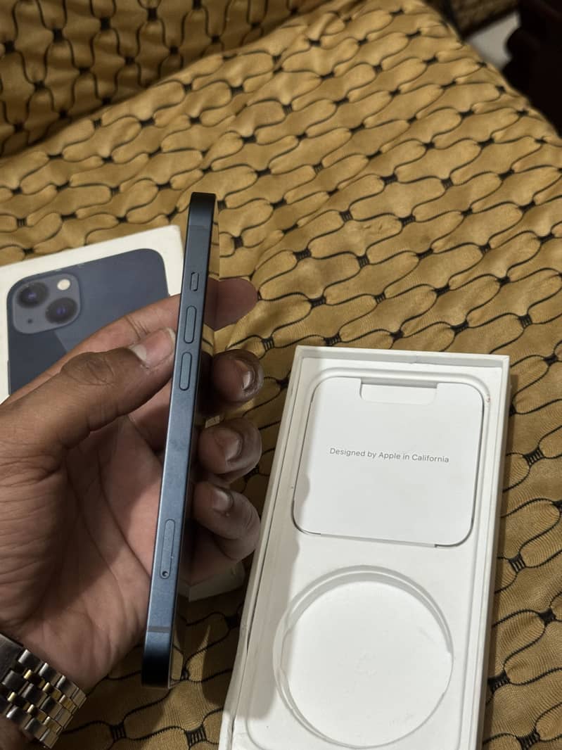 Apple iPhone 13 4