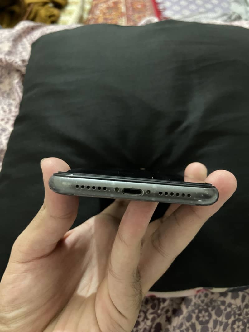Apple iPhone 11 3