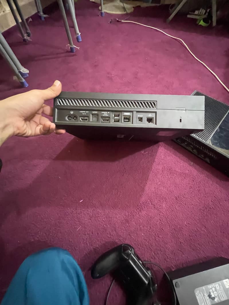 xbox one with supply with controller 3