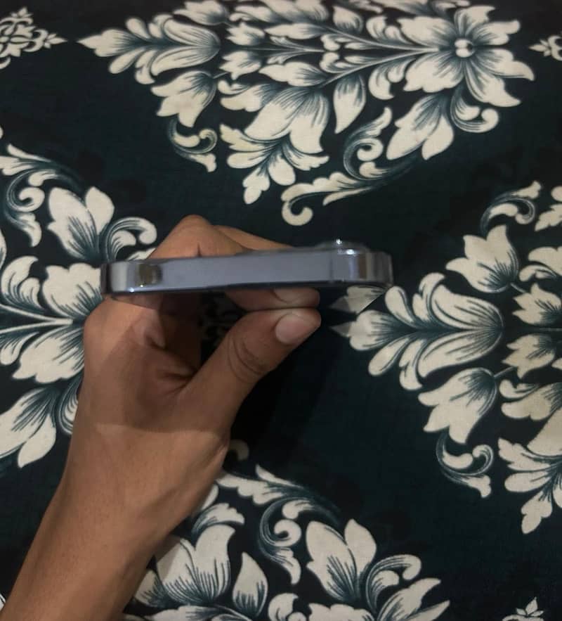 Apple iPhone 13 Pro 4