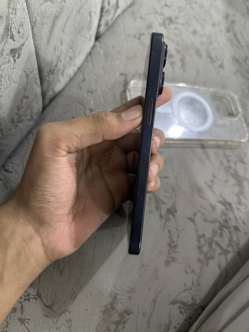 iPhone 15 pro max 2