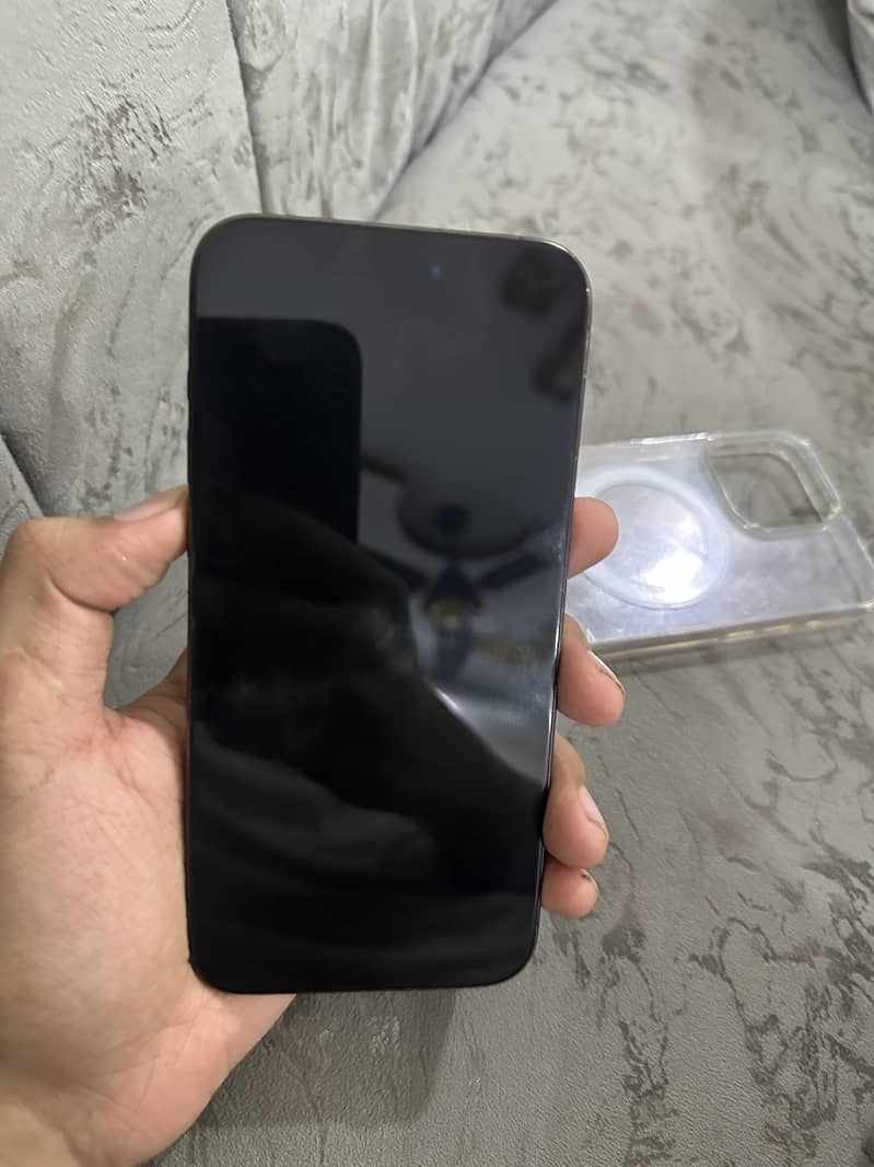 iPhone 15 pro max 3