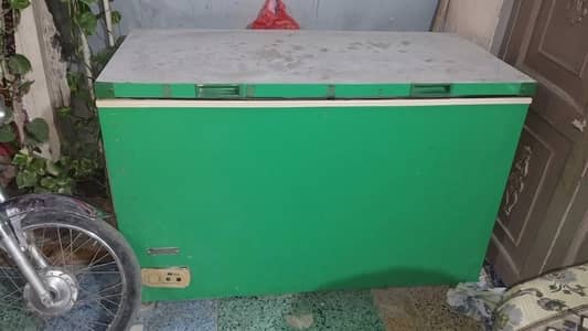 Commercial Deep Freezer - Heavy Duty & Excellent Cooling