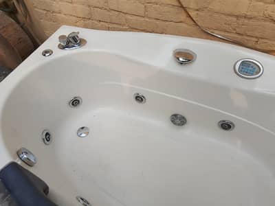 Bathtub condition used 10 x 8