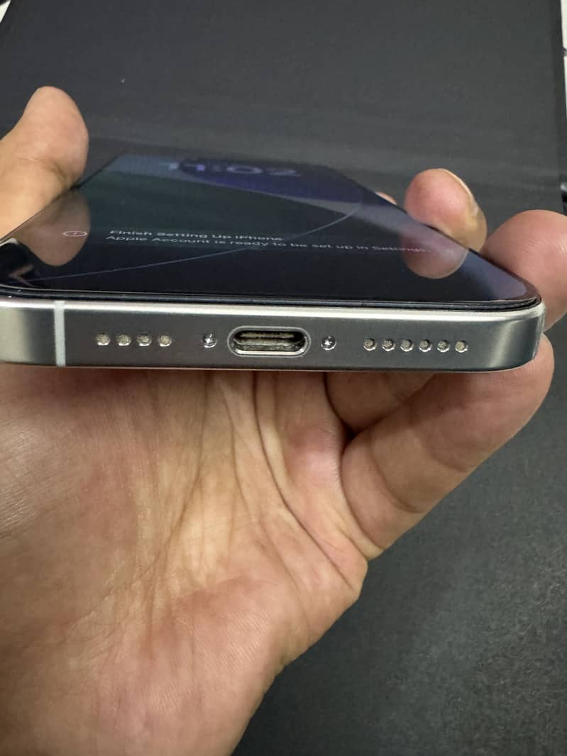 Apple iPhone 16 Pro Max 1