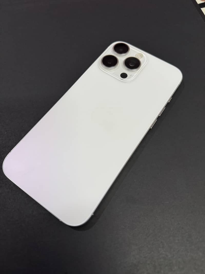 Apple iPhone 16 Pro Max 2