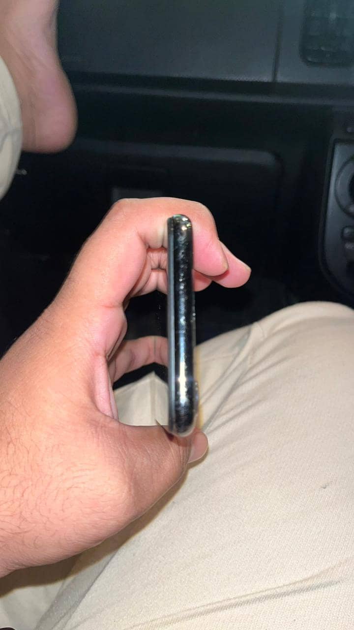 Apple iPhone X 4