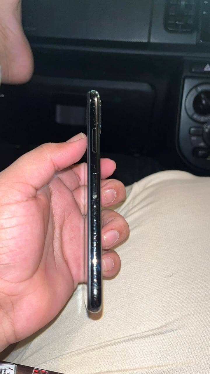 Apple iPhone X 5