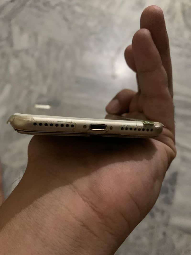 Apple iPhone 7 Plus 4