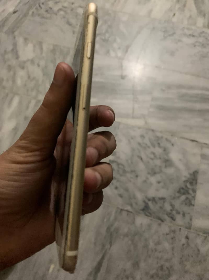 Apple iPhone 7 Plus 6