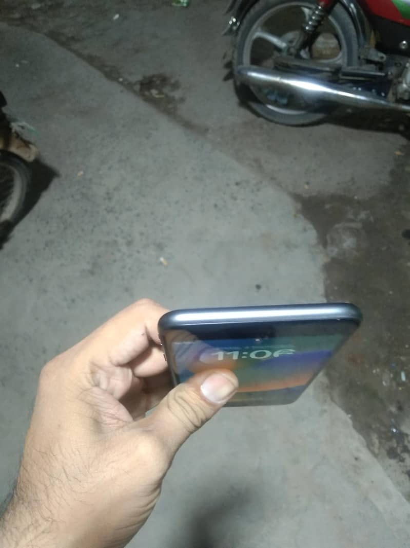 Apple iPhone 8 Plus 0