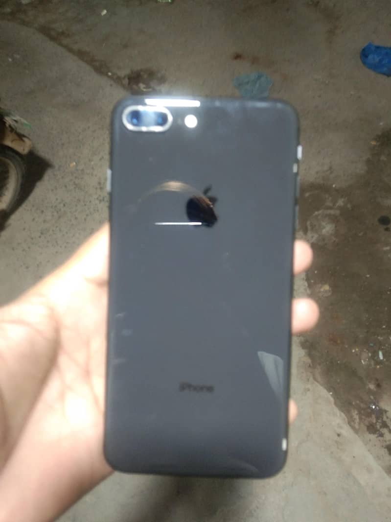 Apple iPhone 8 Plus 1