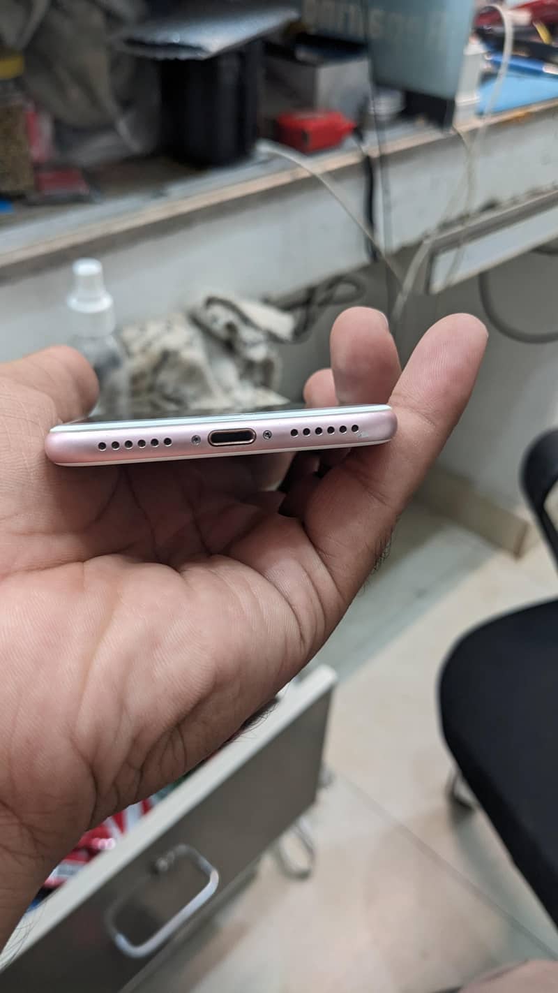 Apple iPhone 7 1