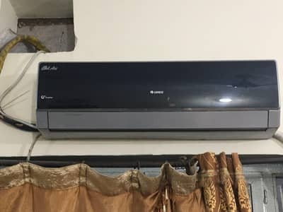 Brand gree . 1.5 Ton . DC inverter . used. excellent condition