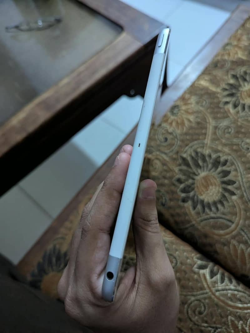 Ipad air || 9/10 condition 2
