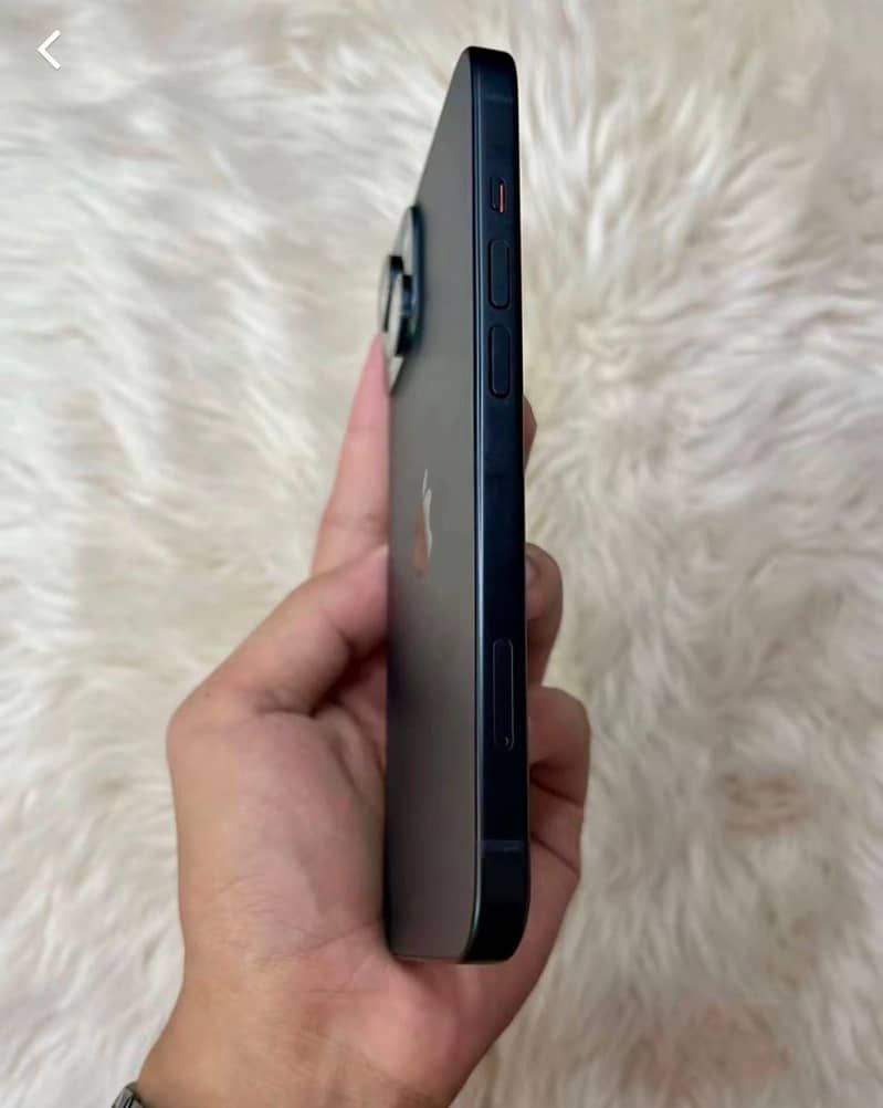 Apple iPhone 15 2