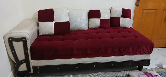 3 seater sofa couch, molty foam, solid wood, good condition 10/9