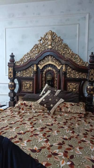 Bed with dressing side tables 5 seater sofa set showcase almari
