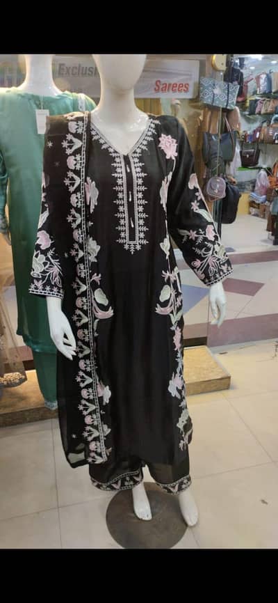 New ready to wear 3 piece kaftan suit. All over Pakistan delivery