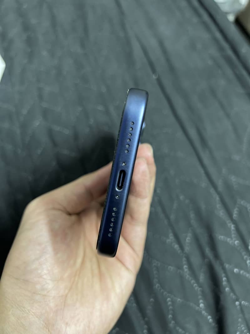 Apple iPhone 17 Pro Max 4
