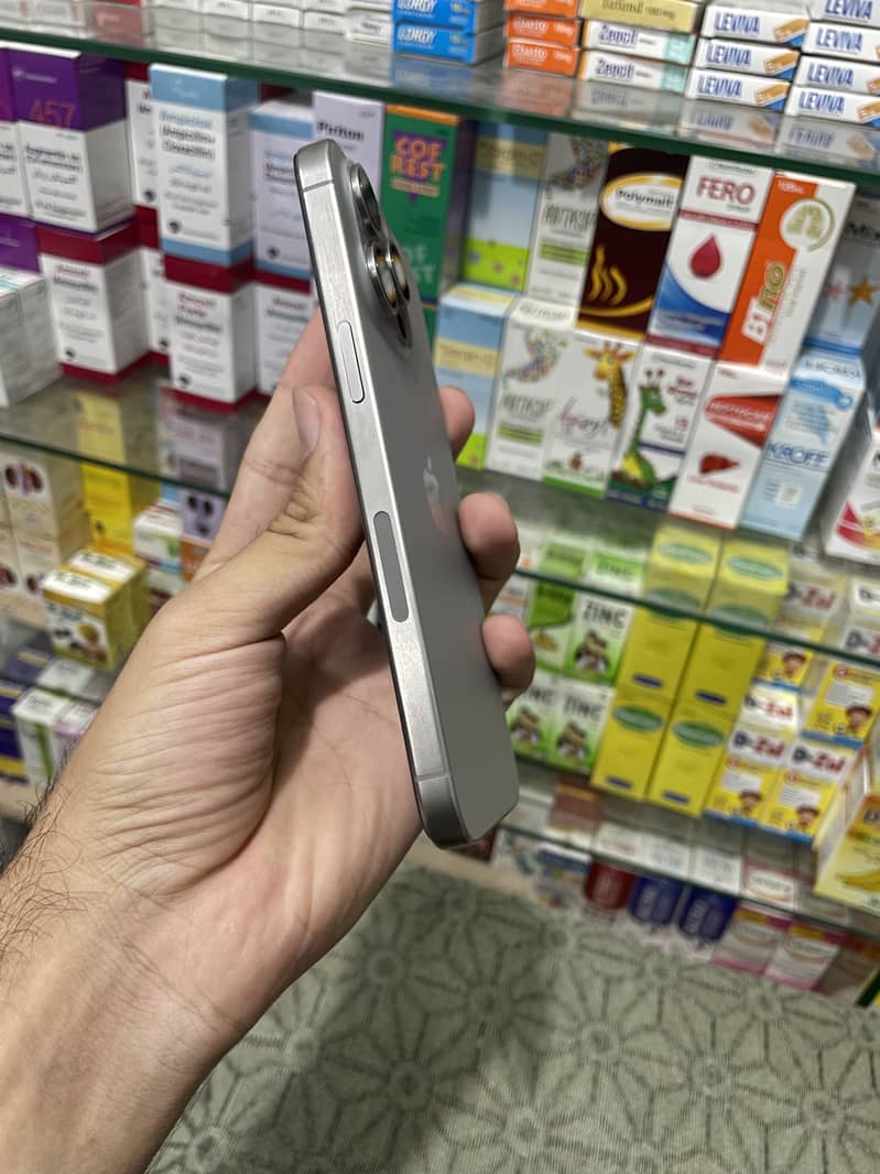 Apple iPhone 15 Pro Max 0