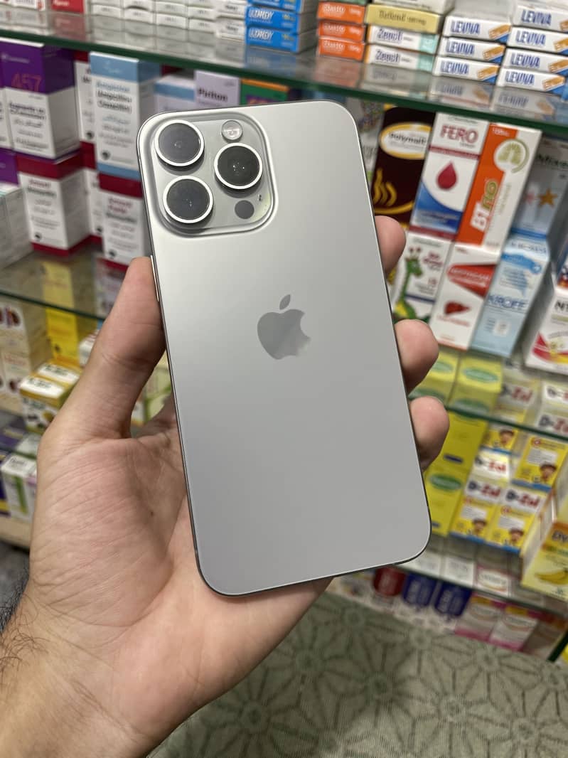 Apple iPhone 15 Pro Max 3