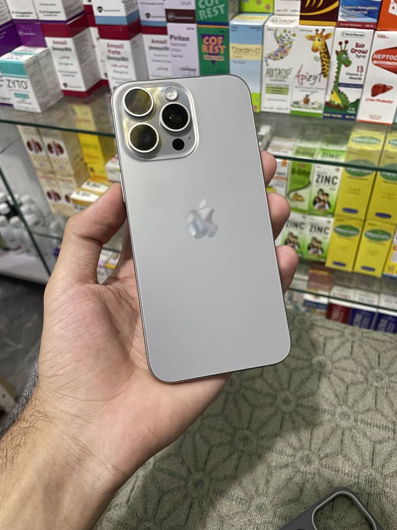 Apple iPhone 15 Pro Max 5