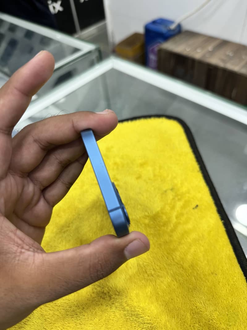 iPhone 13 3