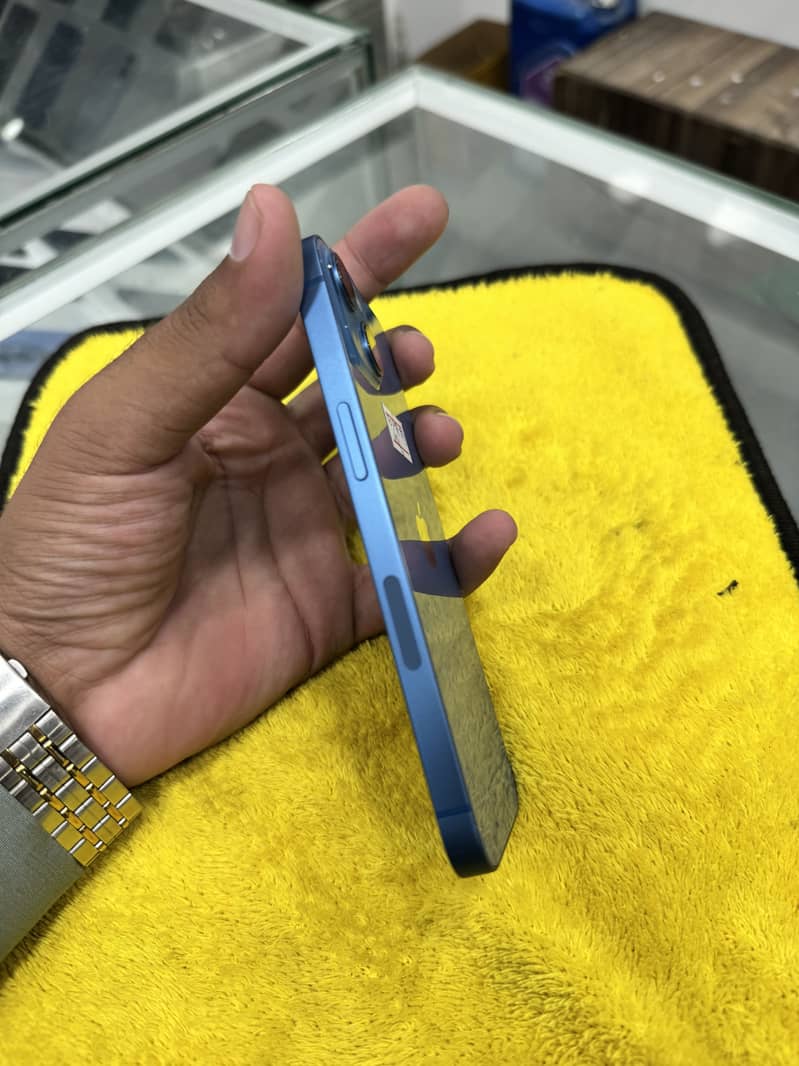 iPhone 13 4