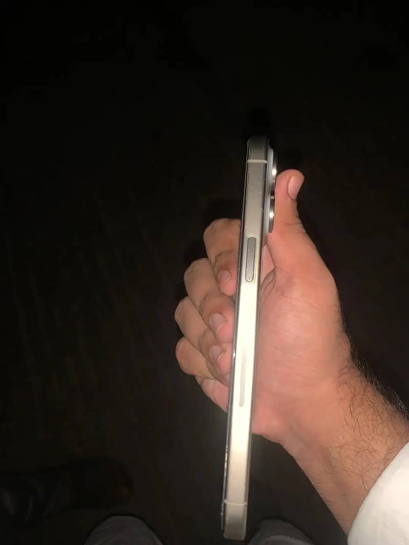 Apple iPhone 15 Pro Max 1