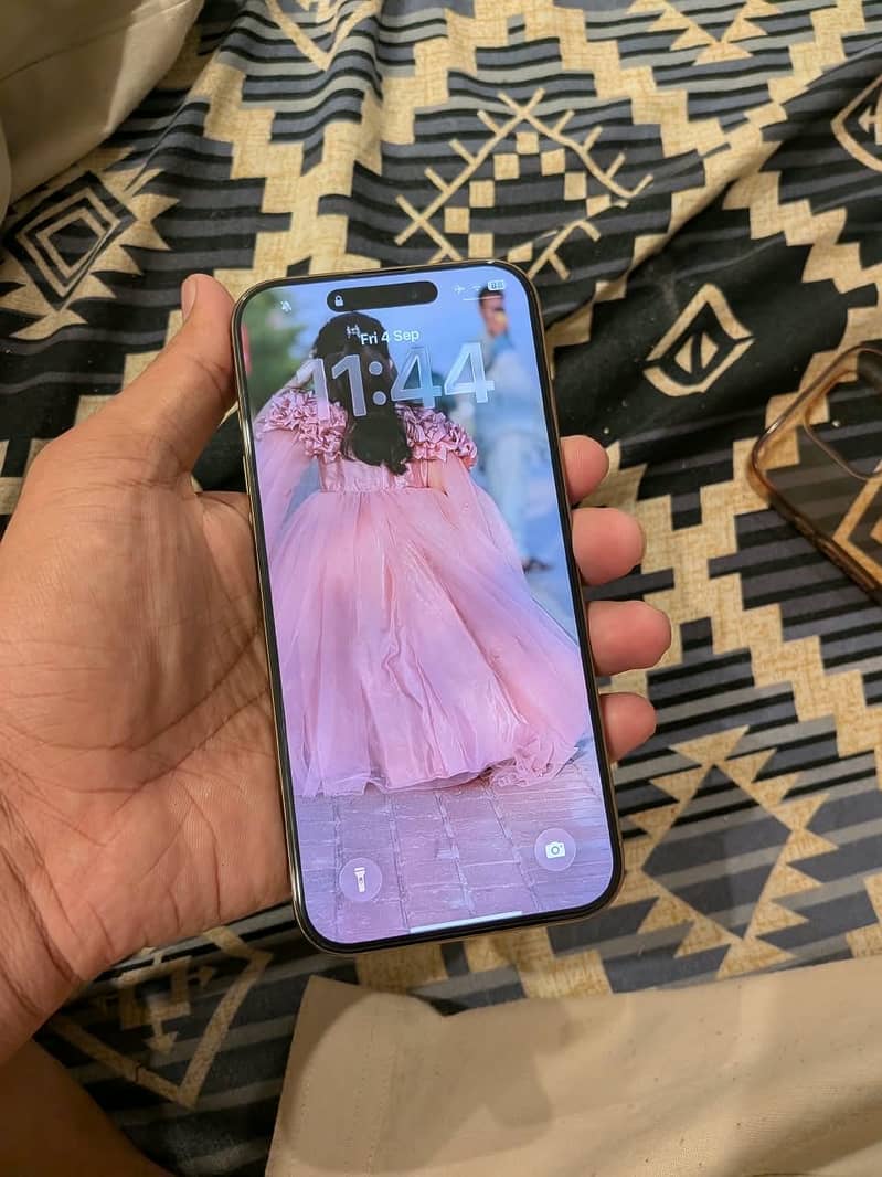 Apple iPhone 16 Pro Max 0