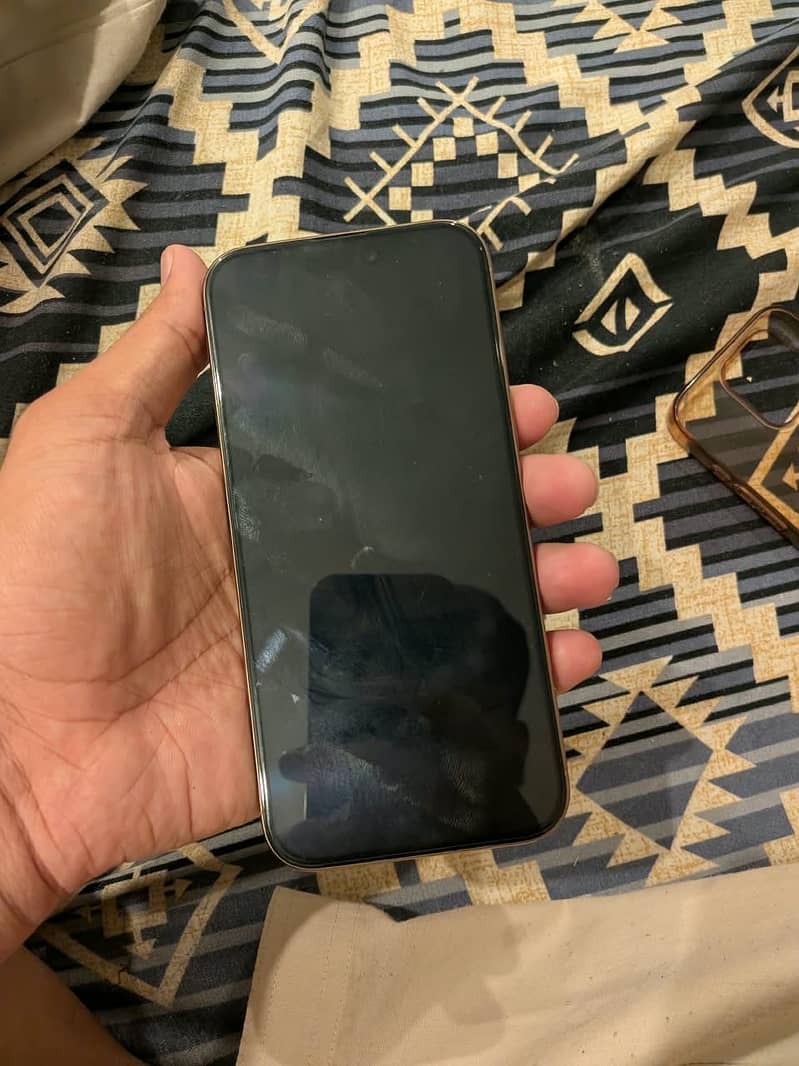 Apple iPhone 16 Pro Max 2