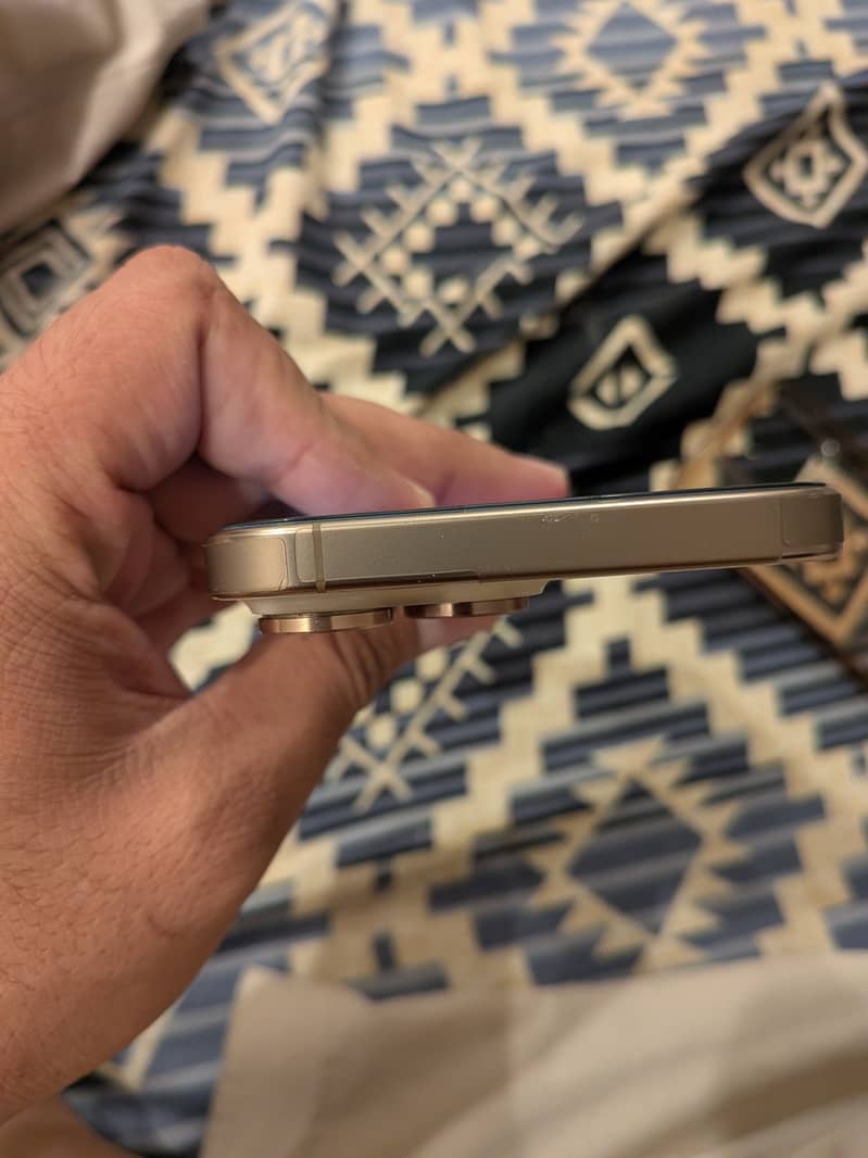 Apple iPhone 16 Pro Max 3