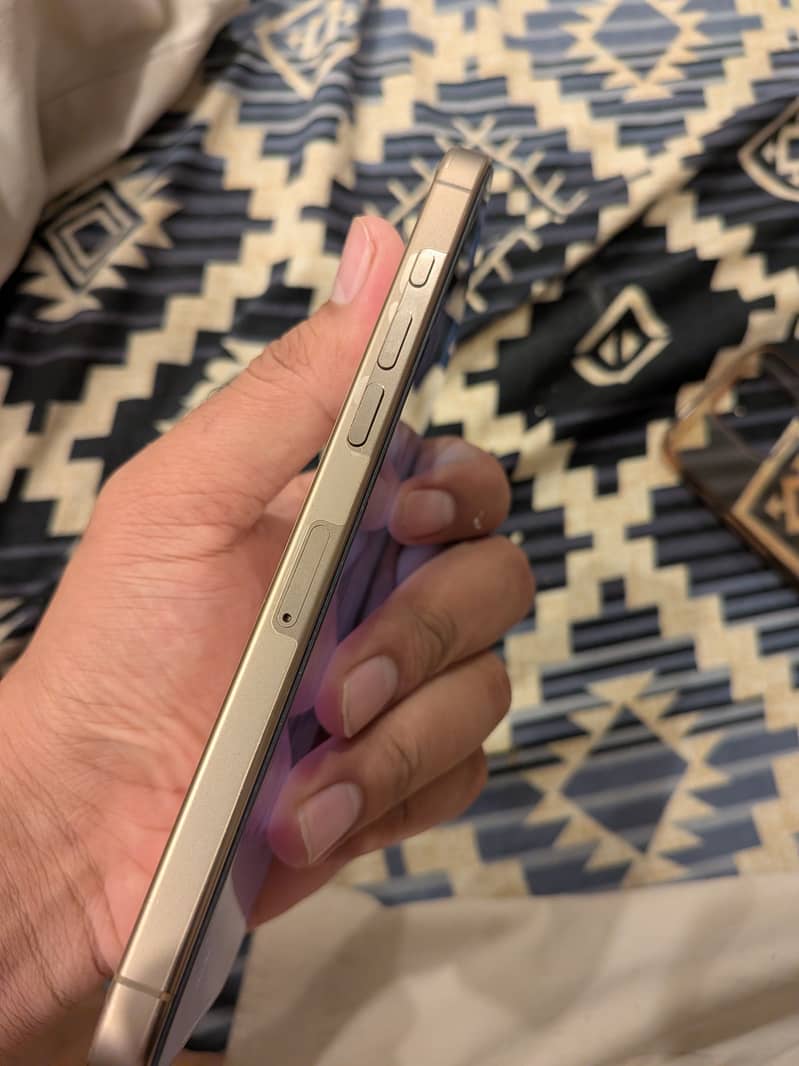 Apple iPhone 16 Pro Max 6