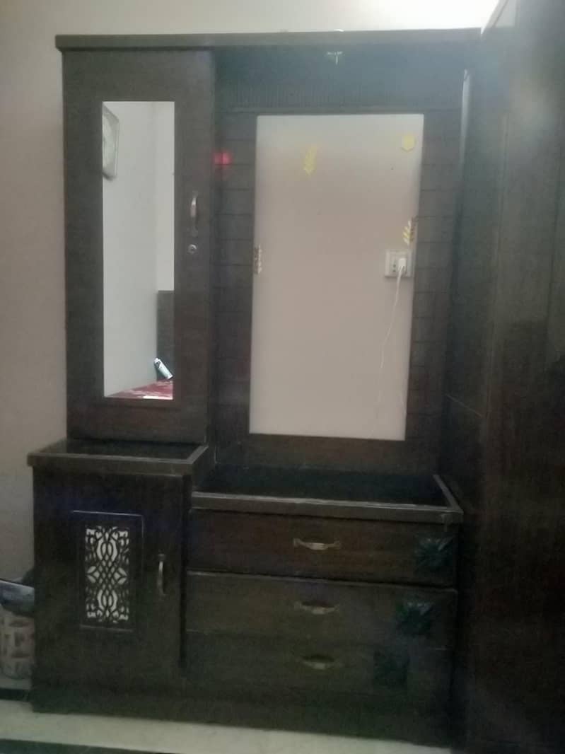 2 side table and one mirror dreasing 1